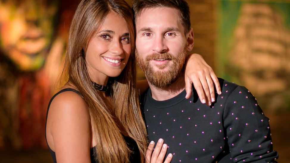 antonela_roccuzzo_y_lionel_messi_974x550.png